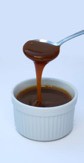 buttermilk-caramel-sauce-spoon-pouring-01