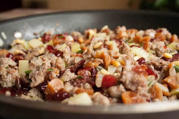 sausage-fig-cranberry-stuffing-02