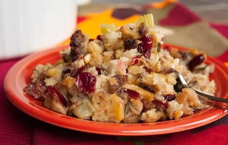 sausage-fig-cranberry-stuffing-06