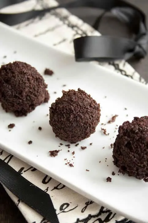 chocolate-stout-cake-crumb-truffles-01