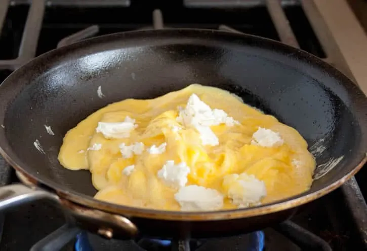 herbed-goat-cheese-scrambled-eggs-3