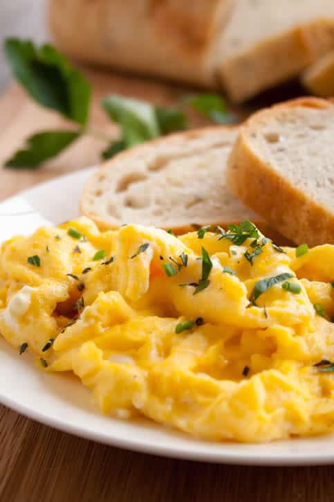 herbed-goat-cheese-scrambled-eggs-7