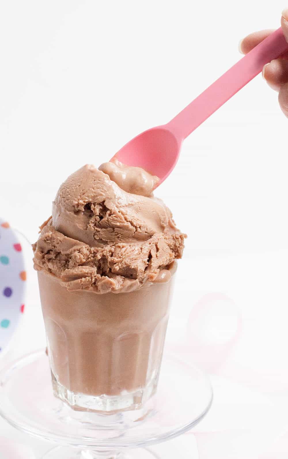No Churn Nutella Cheesecake Ice Cream. A NEW kind of no churn ice cream made with whipped cream and cream cheese! Super rich, creamy and delicious!