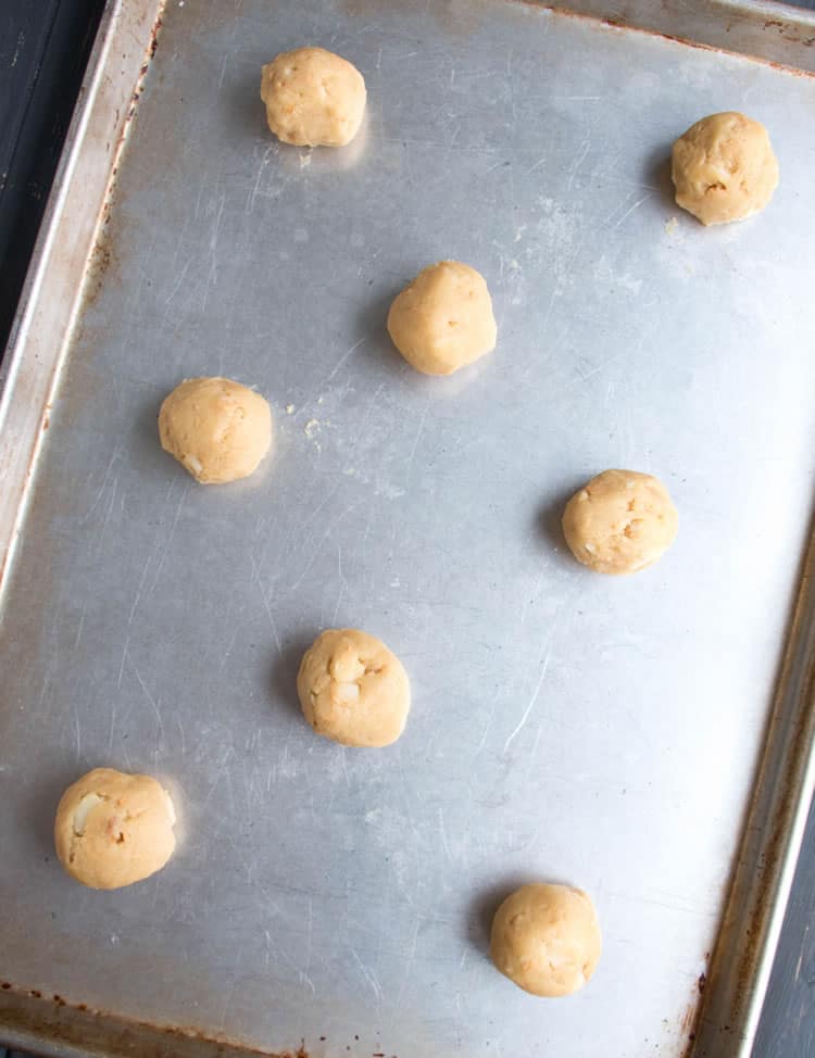Caramelized White Chocolate Macadamia Nut Cookies. Soft, rich, slightly chewy cookies filled with chunks of macadamia nuts and creamy, white chocolate that's been roasted and caramelized.